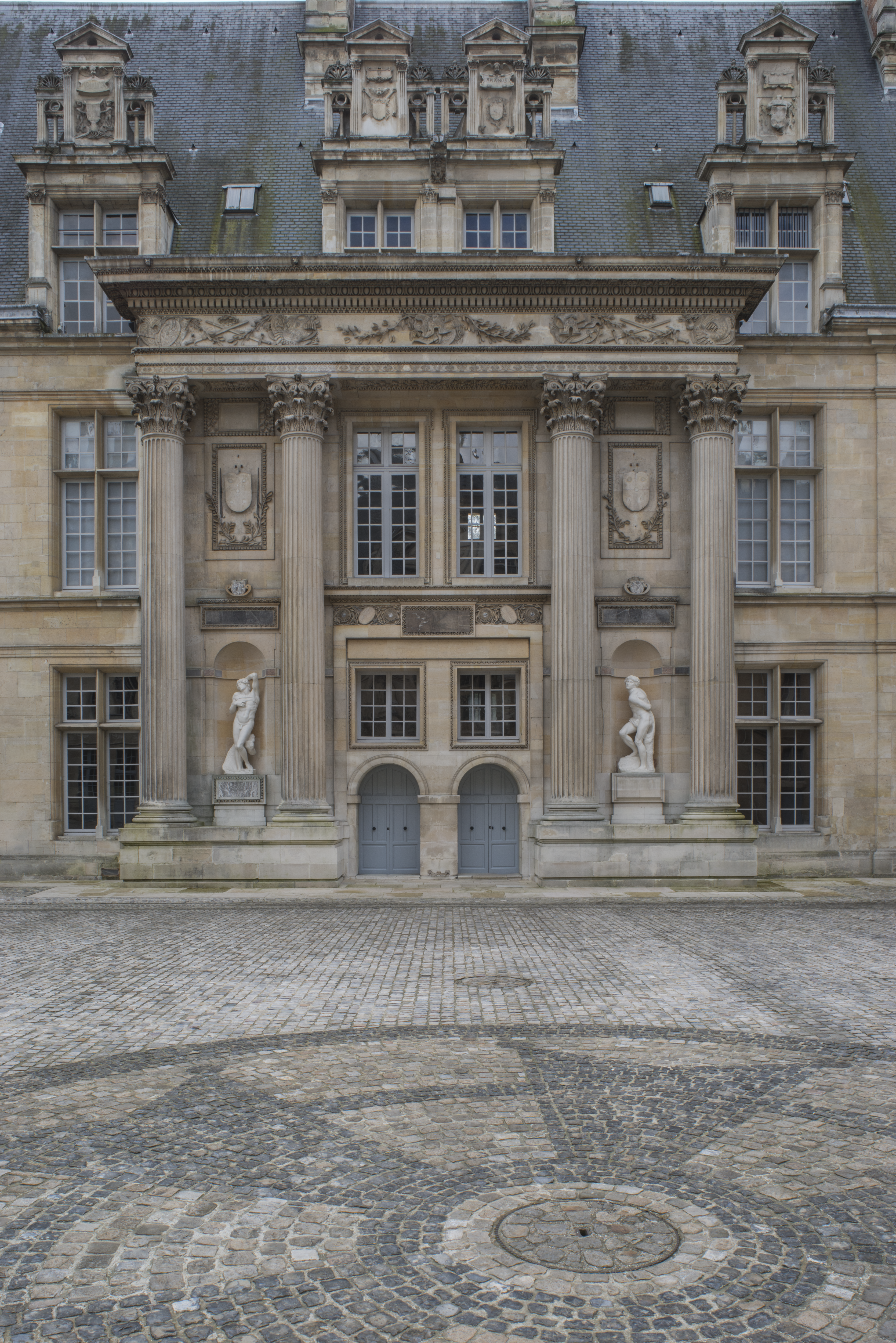 Aile du connétable avant restauration