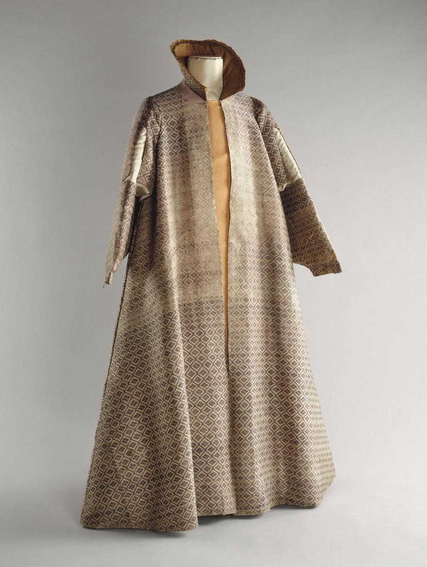 Media Name: o_robe_venitienne00-021386.jpg