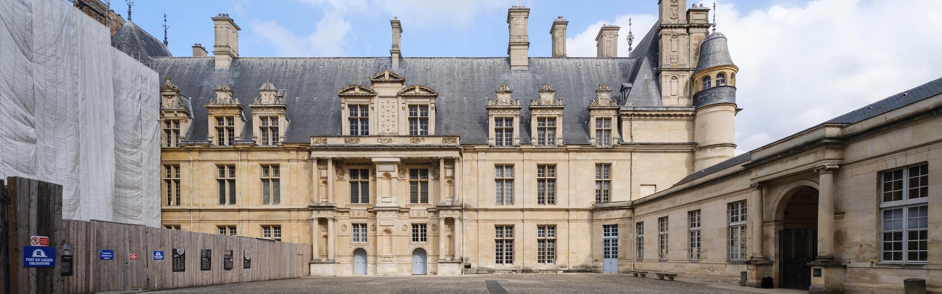 L’aile du Roi et l’aile est attendent leur restauration