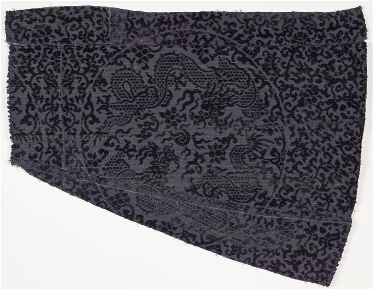 Fragment d’étoffe composé de six pièces cousues ensemble