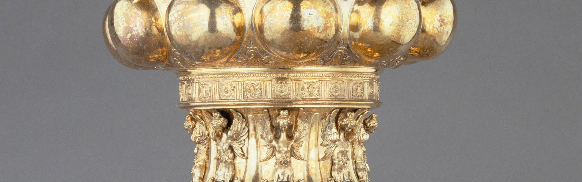 Coupe à cupules surmontée d’un Amour