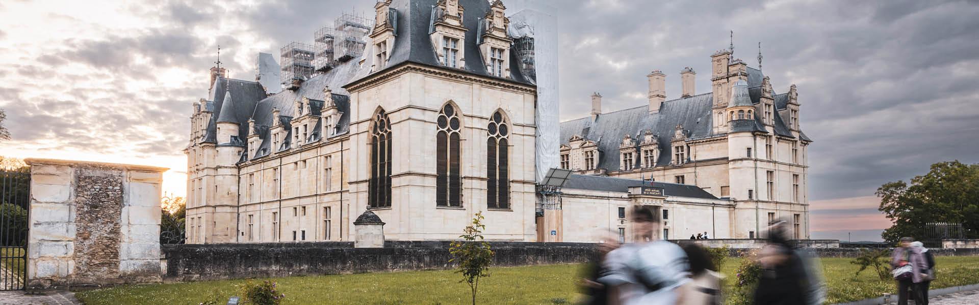 Château à la nuit tombée